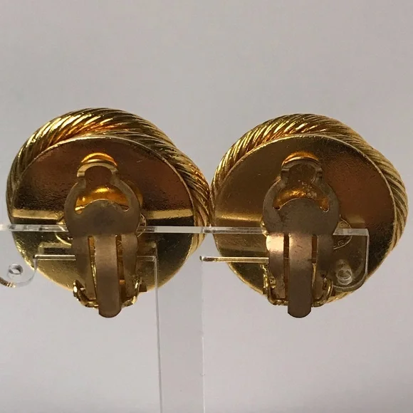 CHANEL 24K Plated Vintage Pearl Earrings ✨🤩 - Picture 11 of 17